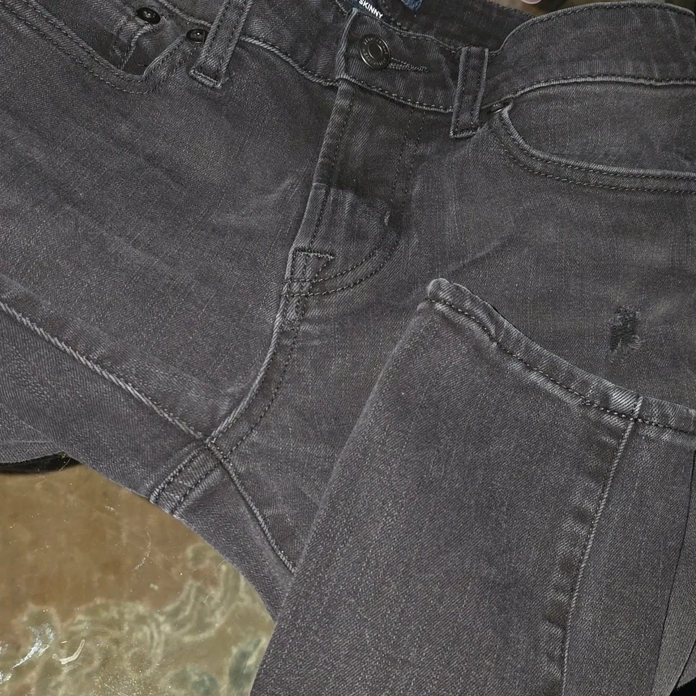 Aeropostale Jeans Men's Size 27 Waist Skinny Black Jeans ripped distressed holes
